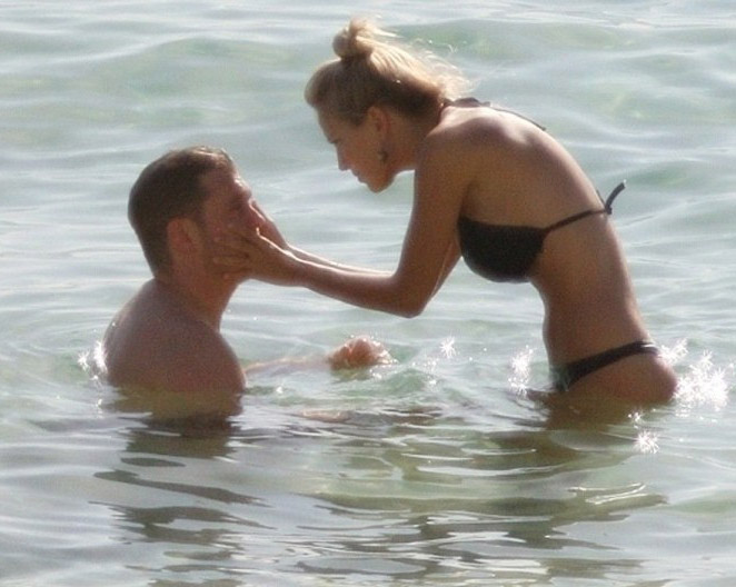 Luisana Lopilato nude. Photo - 12