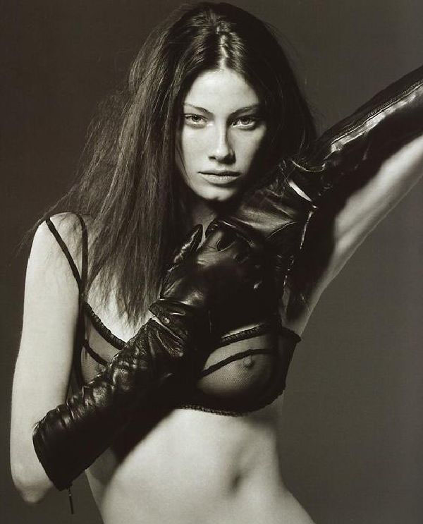 Alyssa Sutherland nude. Photo - 13