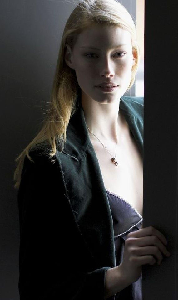 Alyssa Sutherland nude. Photo - 2