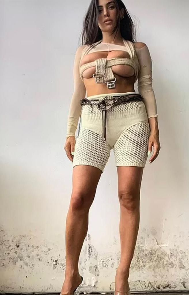 Bianca Censori nude. Photo - 11