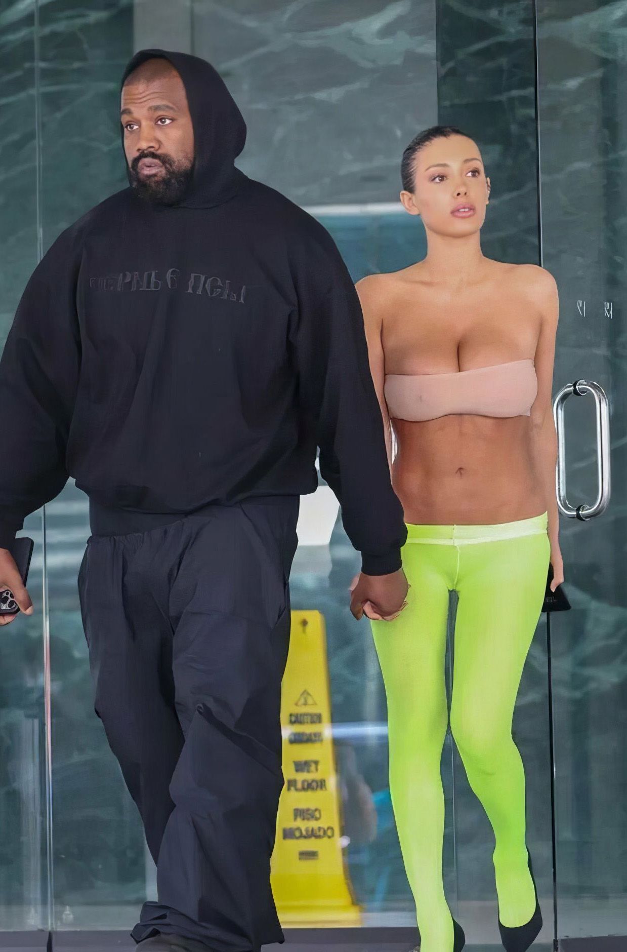 Bianca Censori nude. Photo - 26