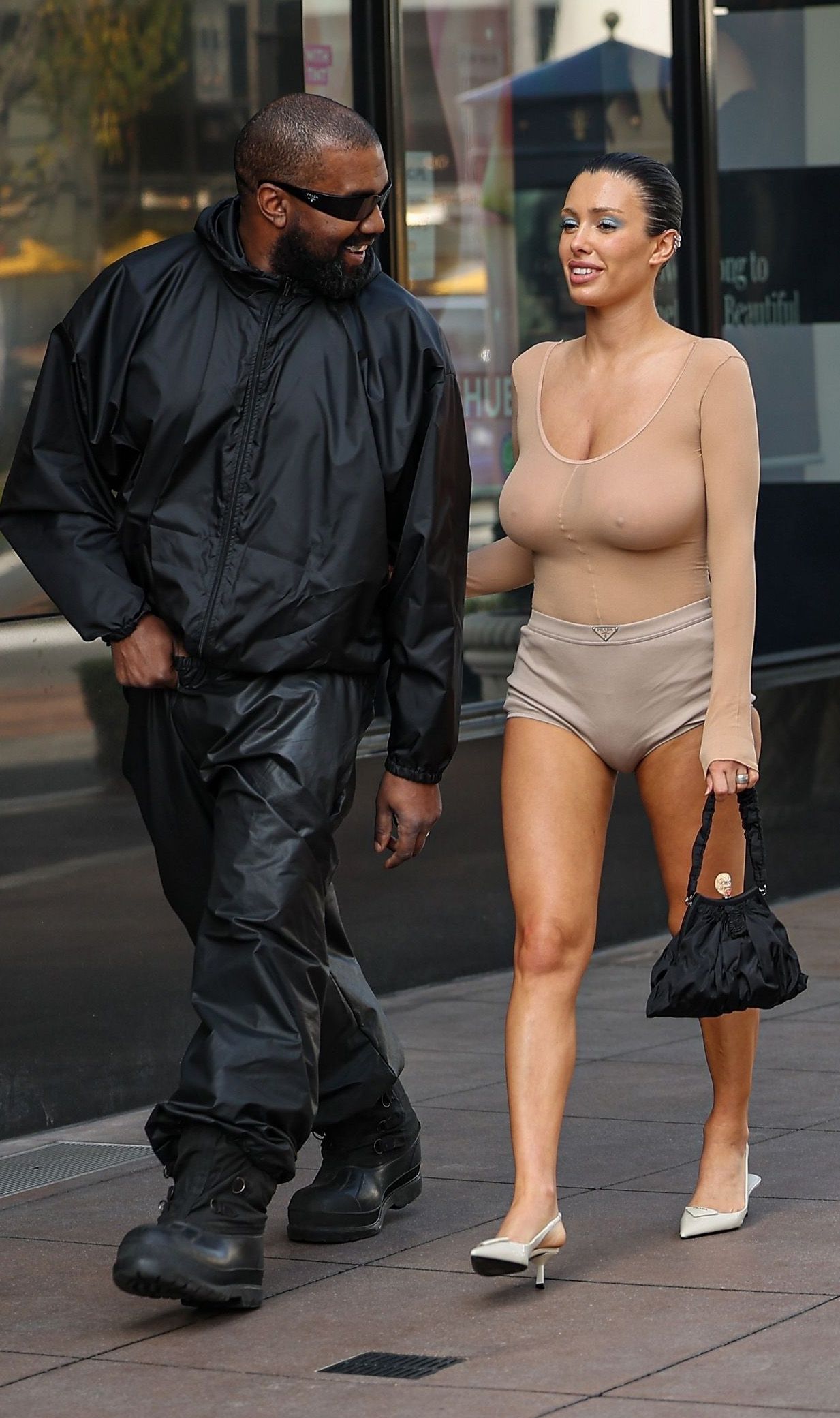 Bianca Censori nude. Photo - 30