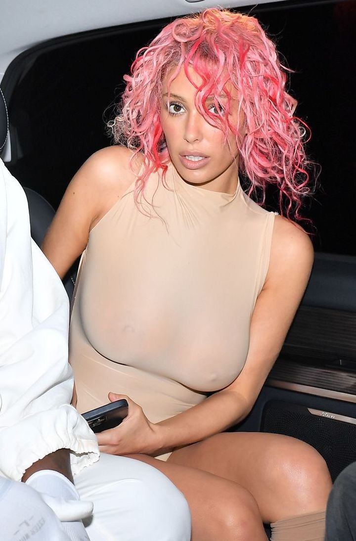 Bianca Censori nude. Photo - 35