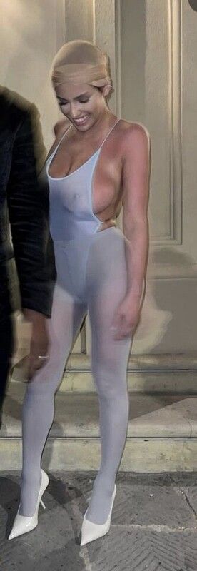 Bianca Censori nude. Photo - 40