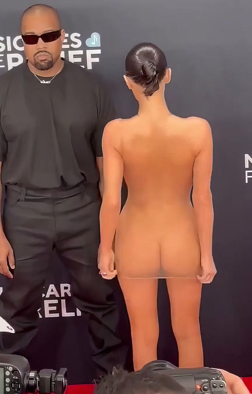 Bianca Censori nude. Photo - 61