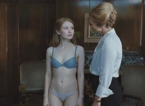 Emily Browning nude. Photo - 17