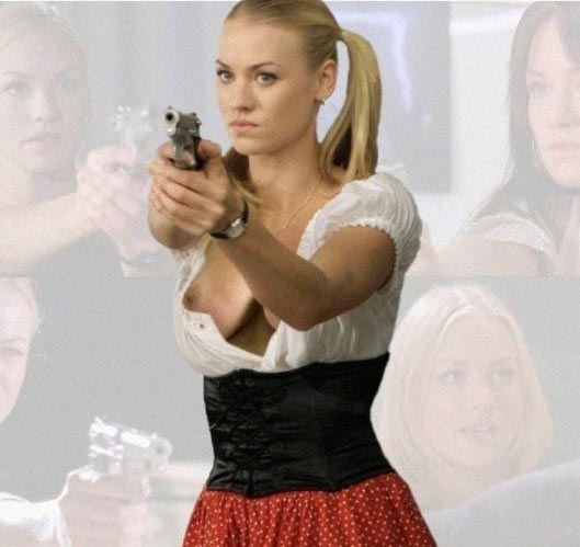 Yvonne Strahovski nude. Photo - 7