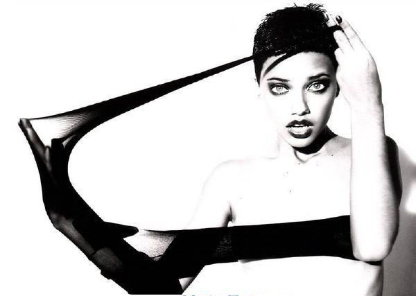 Adriana Lima nude. Photo - 4