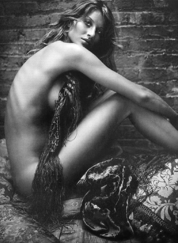 Gisele Bundchen nude. Photo - 6