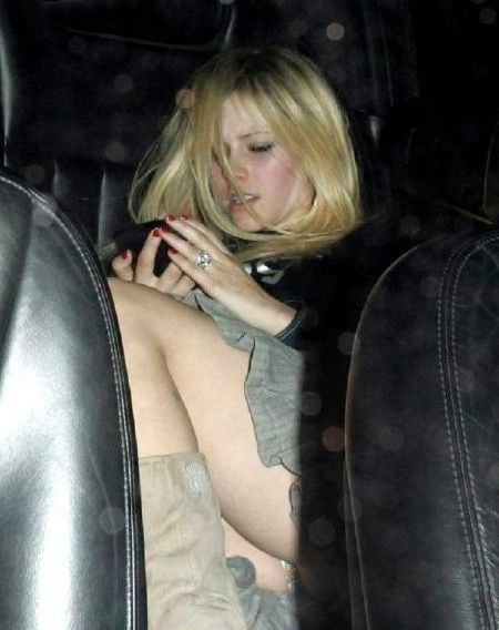 Avril Lavigne nude. Photo - 24