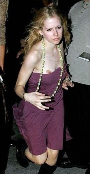 Avril Lavigne nude. Photo - 27