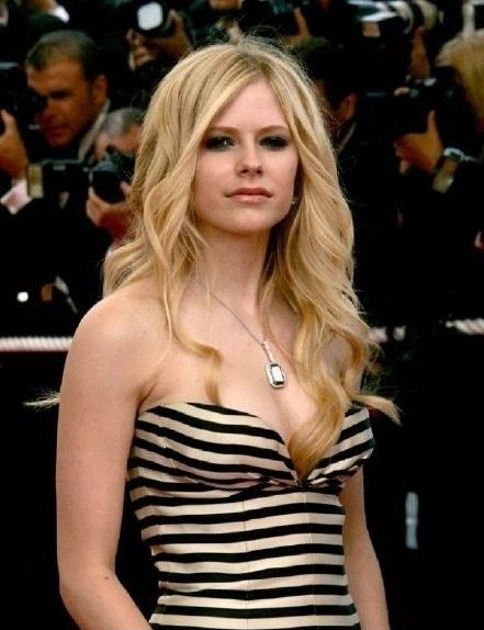 Avril Lavigne nude. Photo - 46