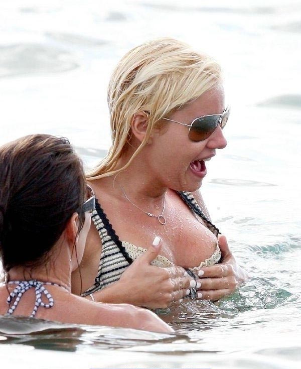 Elisha Cuthbert nude. Photo - 12