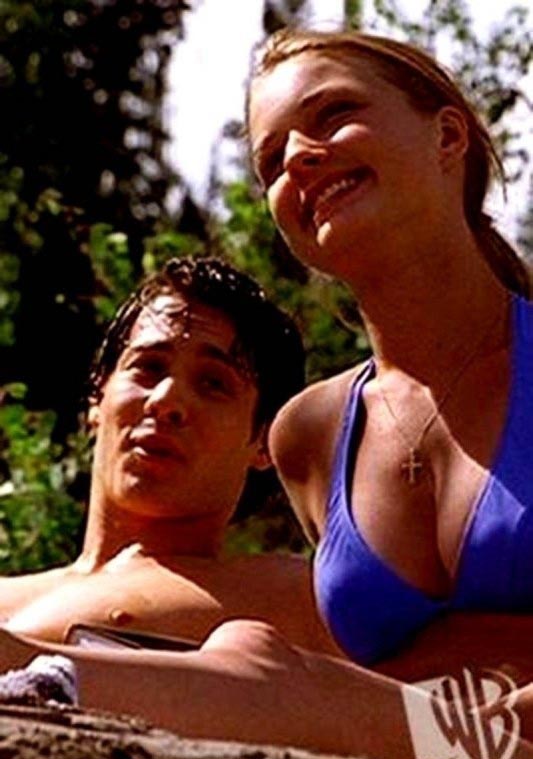 Emily Vancamp nude. Photo - 12