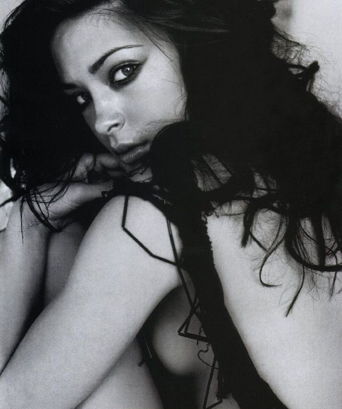 Kristin Kreuk nude. Photo - 3