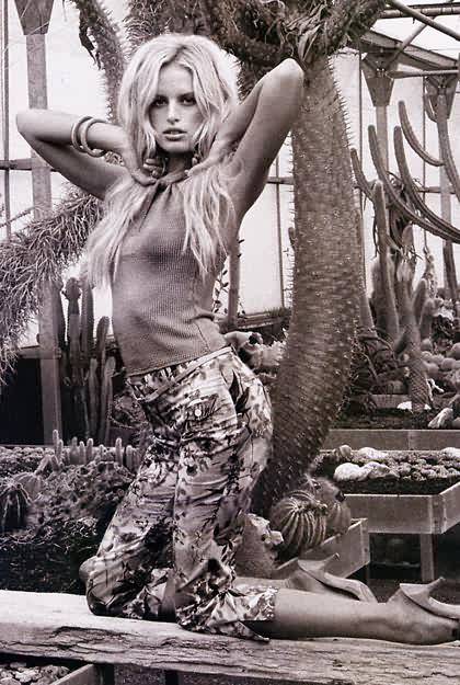 Karolína Kurková nude. Photo - 25