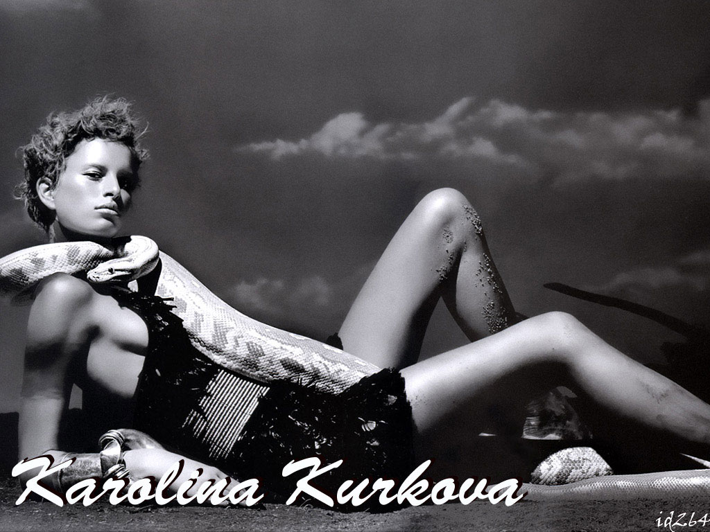 Karolína Kurková nude. Photo - 35