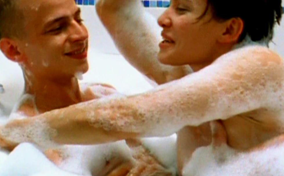 İdil Üner nude. Photo - 17