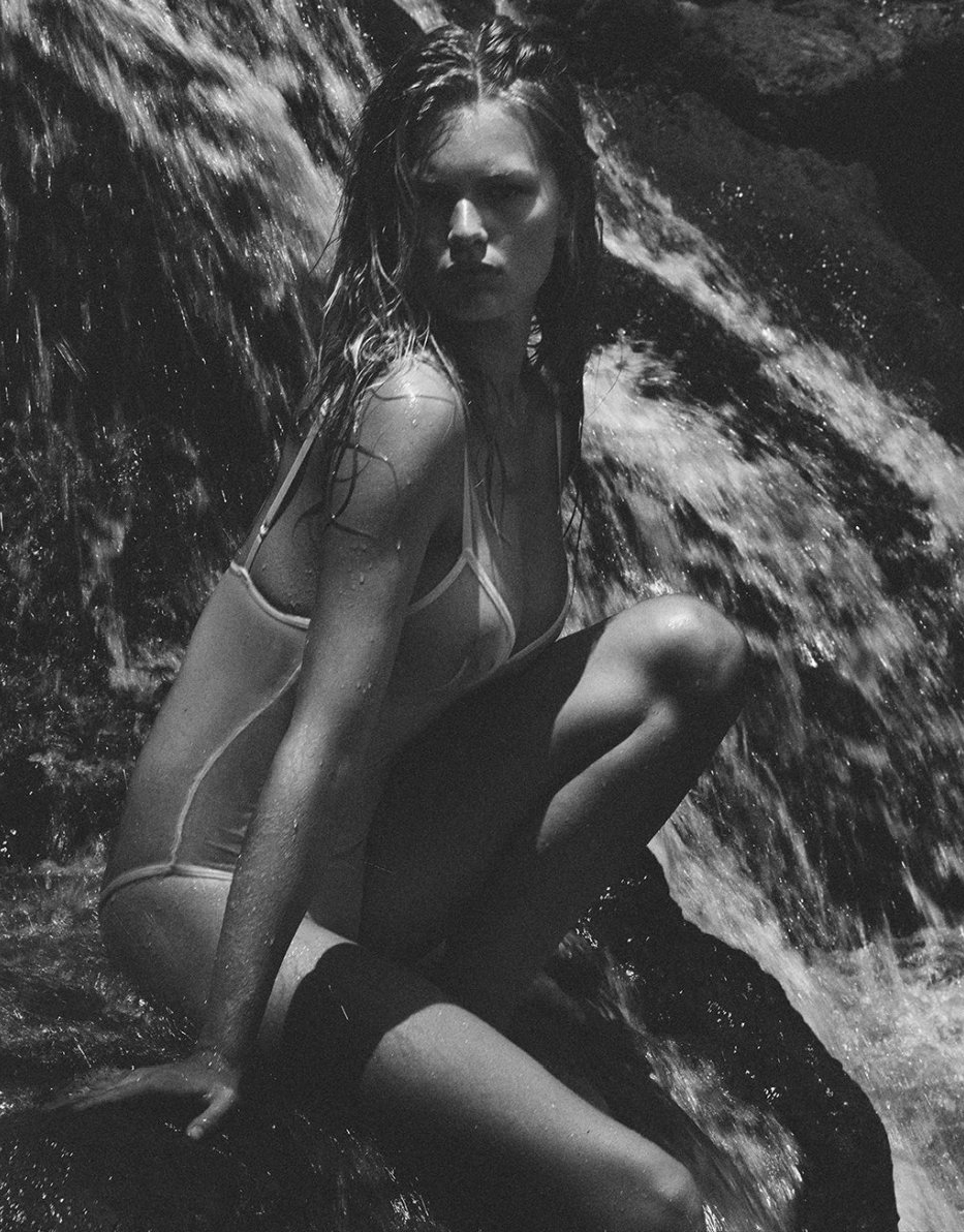 Anna Ewers nude. Photo - 10