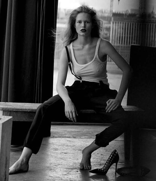 Anna Ewers nude. Photo - 23