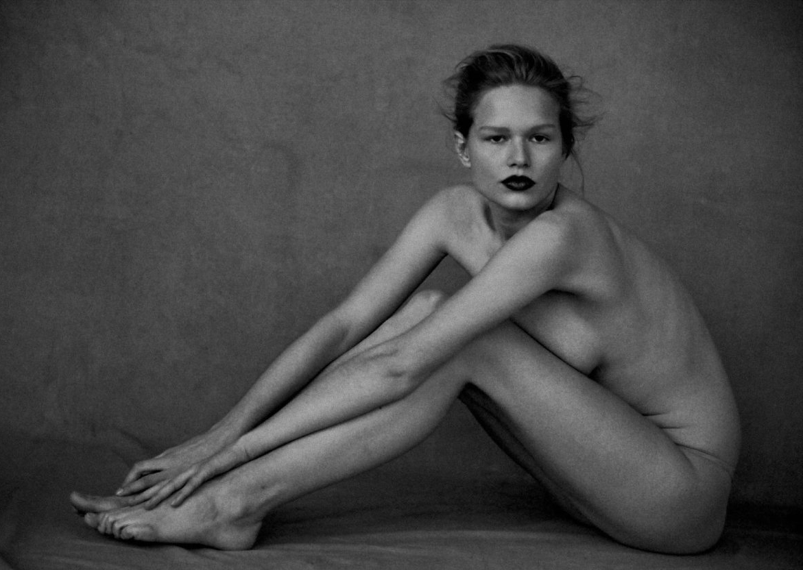 Anna Ewers nude. Photo - 4