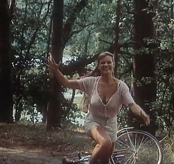 Anne Kasprik nude. Photo - 2