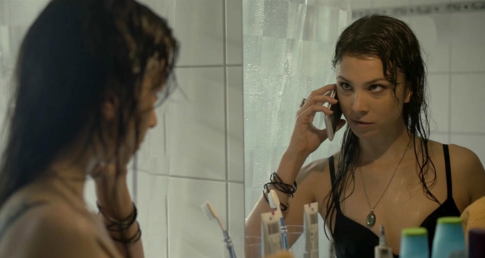 Aylin Tezel nude. Photo - 3