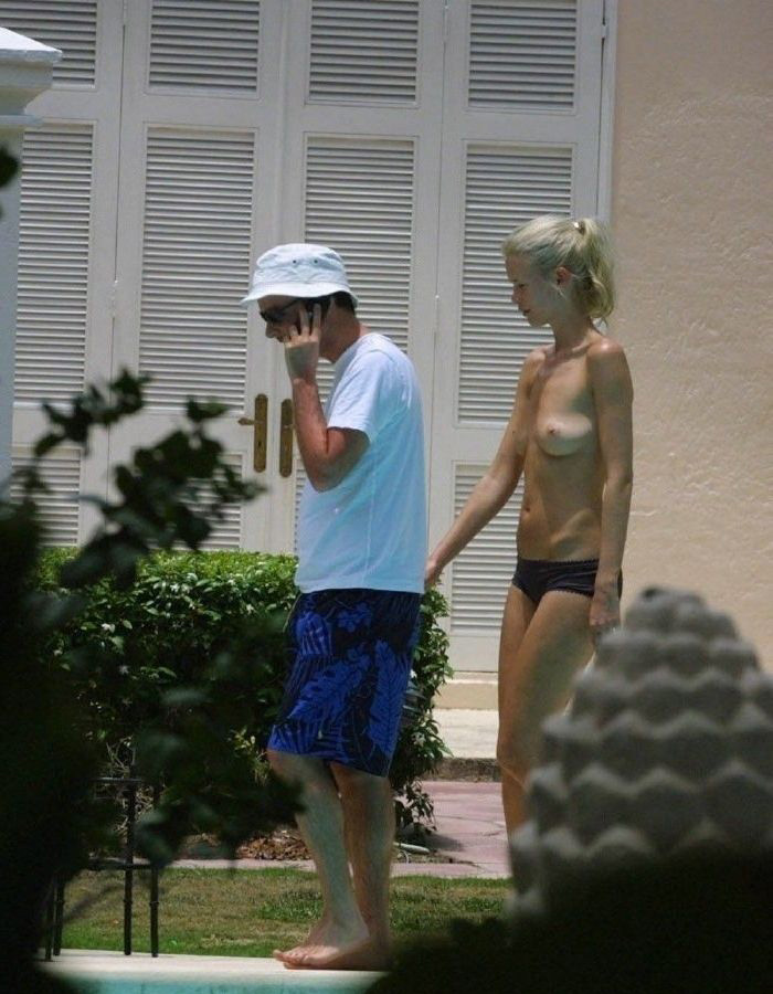 Claudia Schiffer nude. Photo - 122