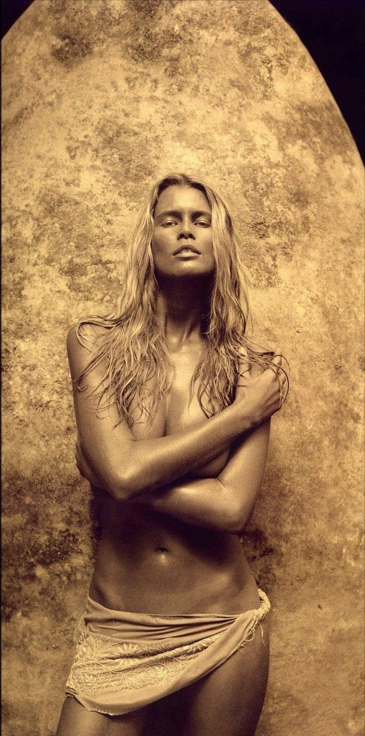Claudia Schiffer nude. Photo - 30