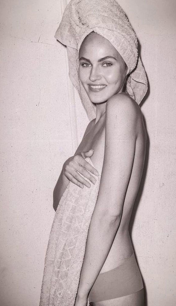 Elena Carriere nude. Photo - 8