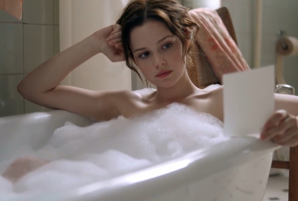 Emilia Schüle nude. Photo - 4