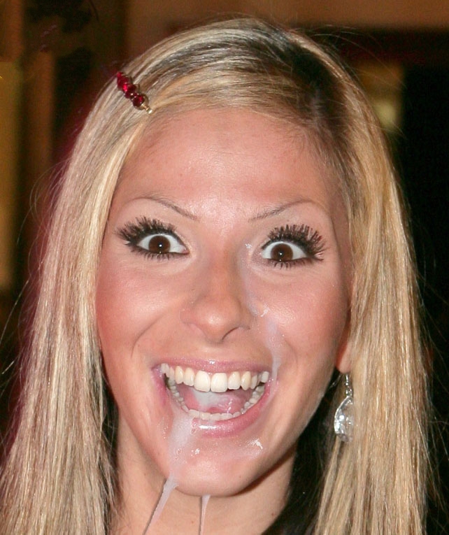 Gülcan Kamps nude. Photo - 1