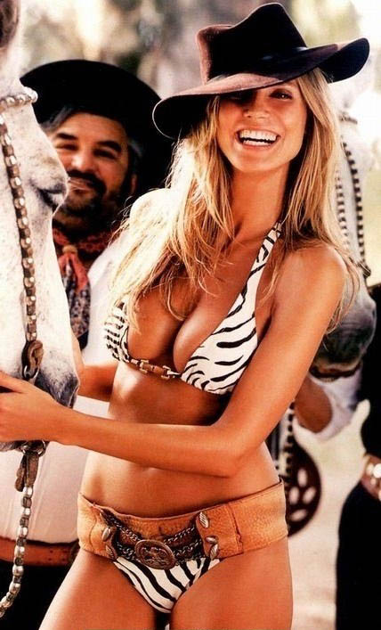 Heidi Klum nude. Photo - 16