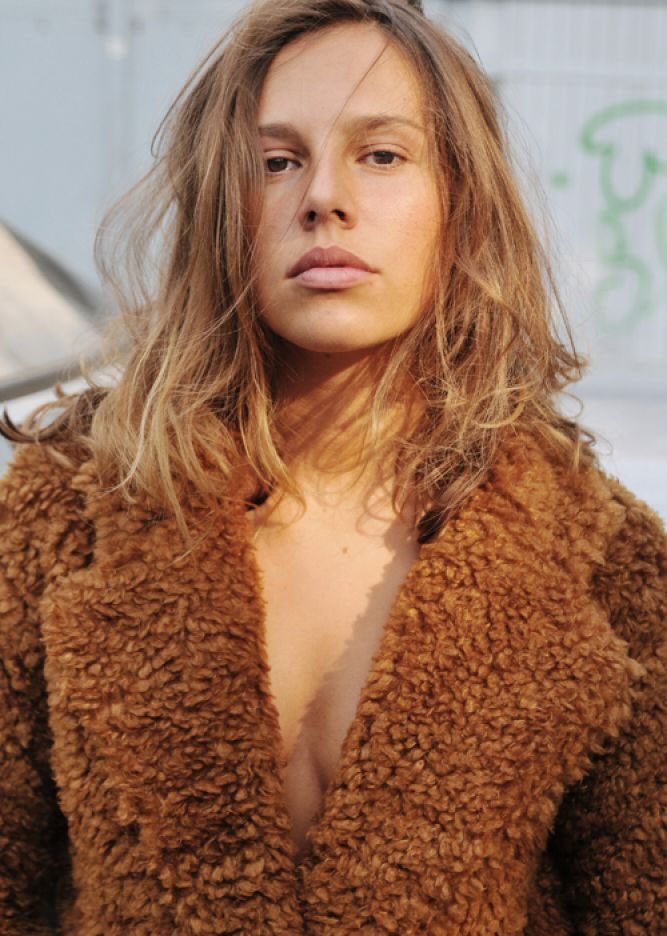 Leonie Tepe nude. Photo - 5