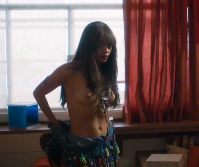 Sophie Charlotte nude. Photo - 8