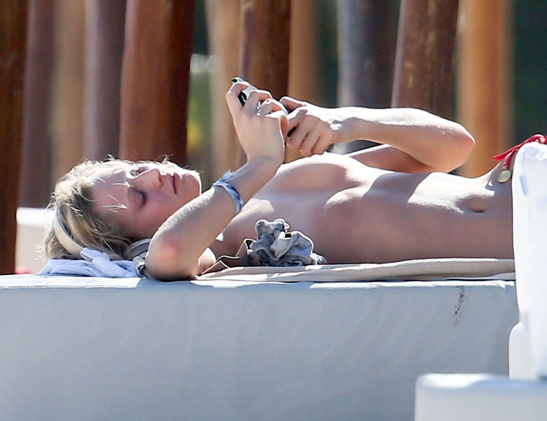 Toni Garrn nude. Photo - 21