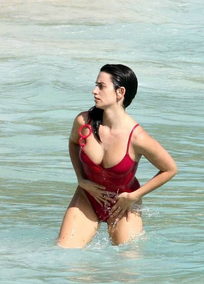 Penélope Cruz nude. Photo - 27