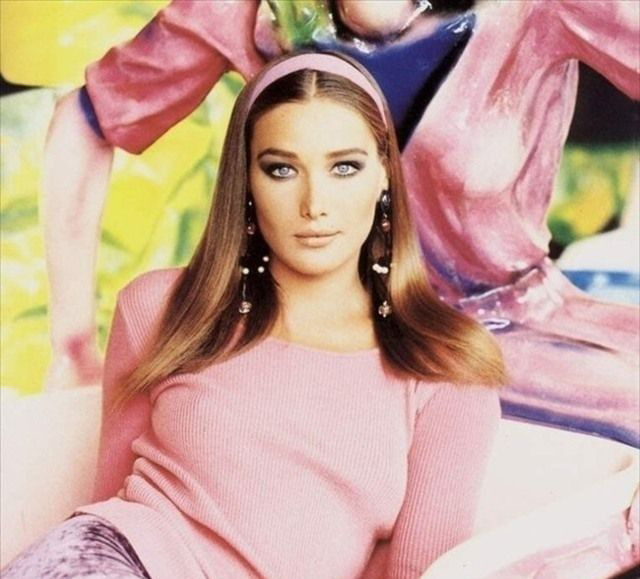 Carla Bruni nude. Photo - 23