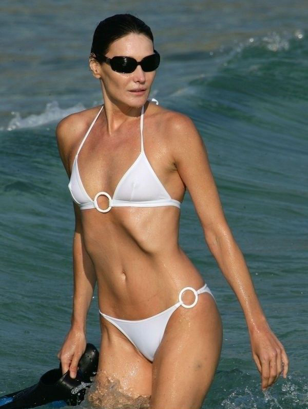 Carla Bruni nude. Photo - 7