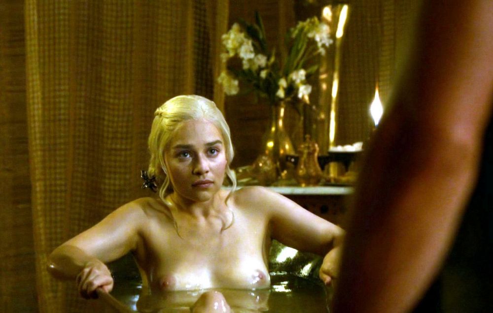 Emilia Clarke nude. Photo - 3