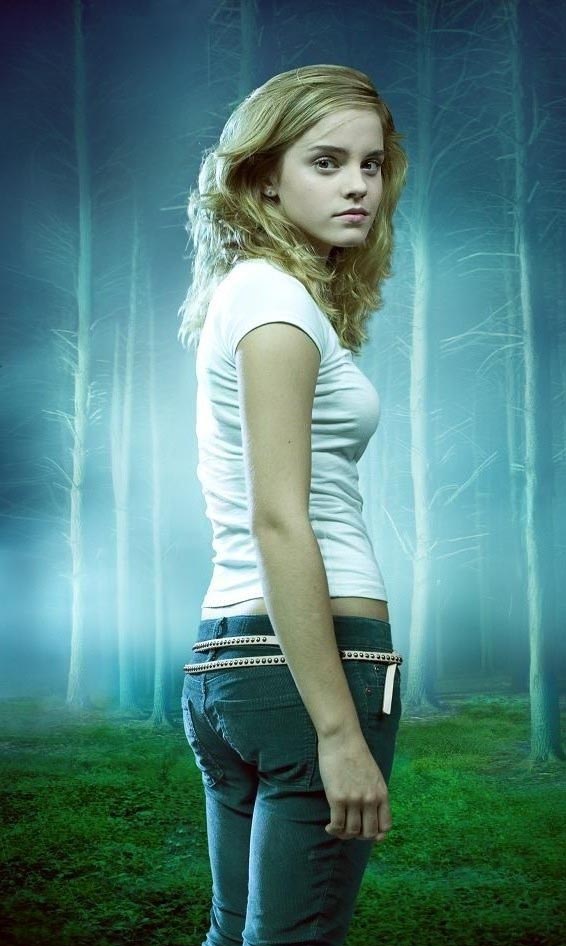 Emma Watson nude. Photo - 2