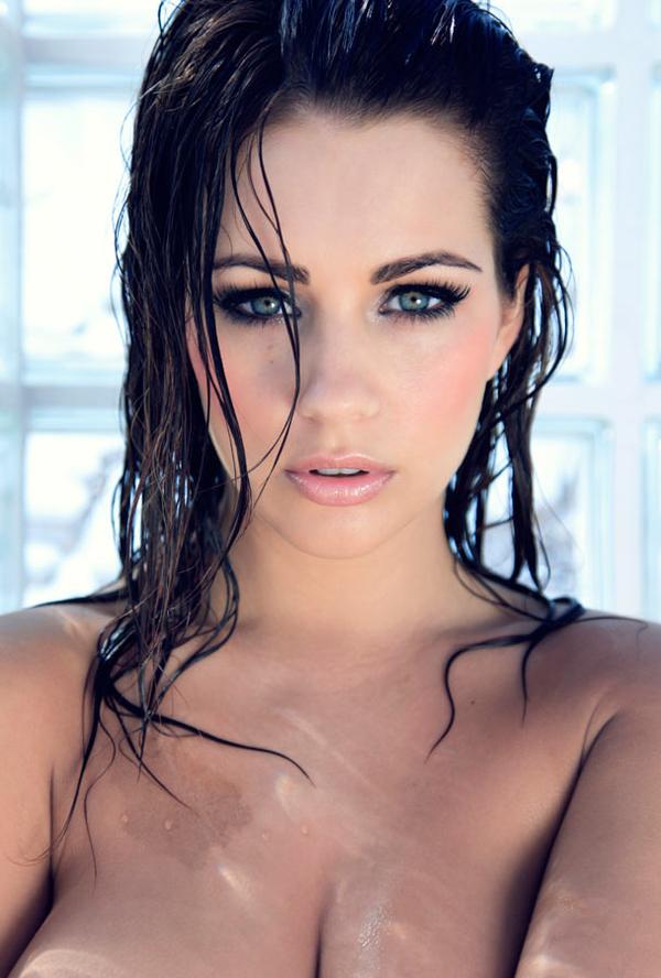 Holly Peers nude. Photo - 14