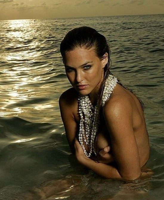 Bar Refaeli nude. Photo - 12