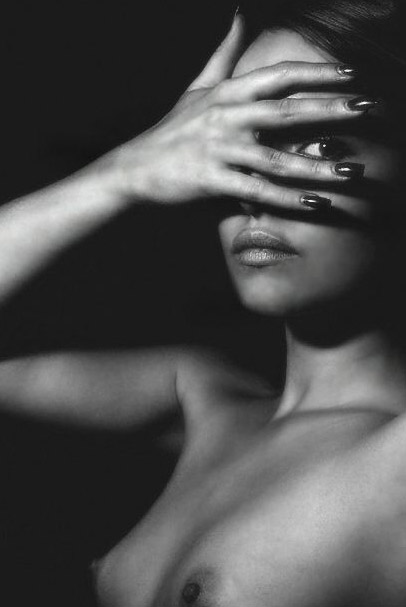 Monica Bellucci nude. Photo - 12