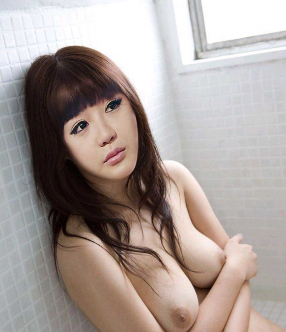 Park Bom nude. Photo - 3