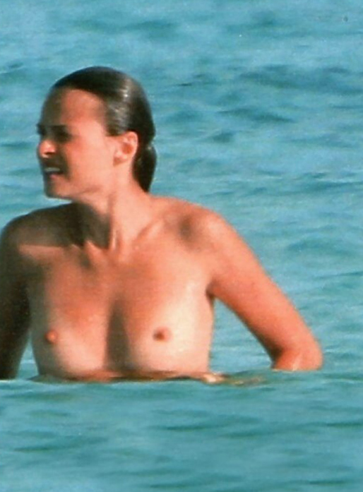 Kasia Smutniak nude. Photo - 5