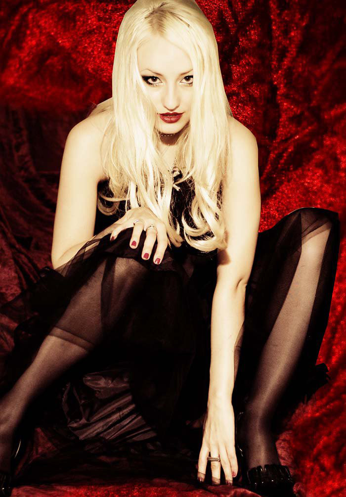 Blondinka Ksy nude. Photo - 6