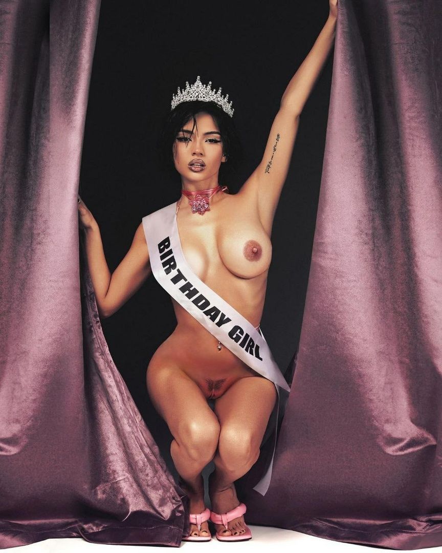 Valya Karnaval nude. Photo - 51