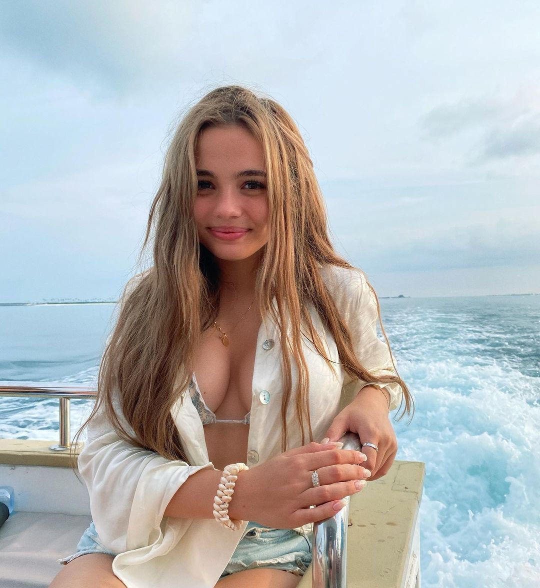 Valya Karnaval nude. Photo - 80