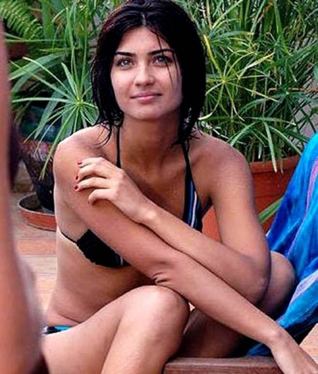 Tuba Büyüküstün nude. Photo - 13